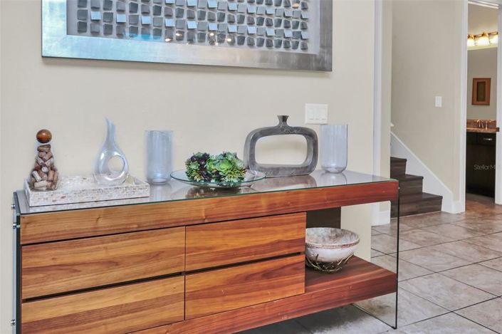 Image No.8-8 Bed Property for sale