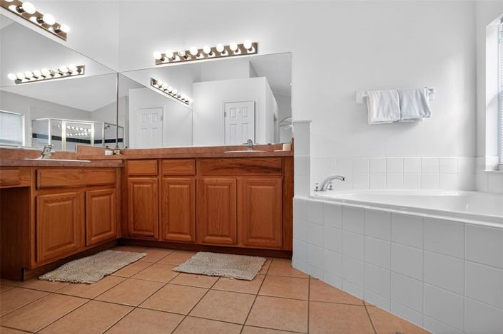 Image No.14-4 Bed Property for sale