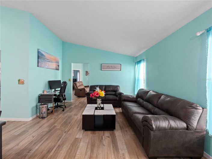 Image No.4-4 Bed Property for sale