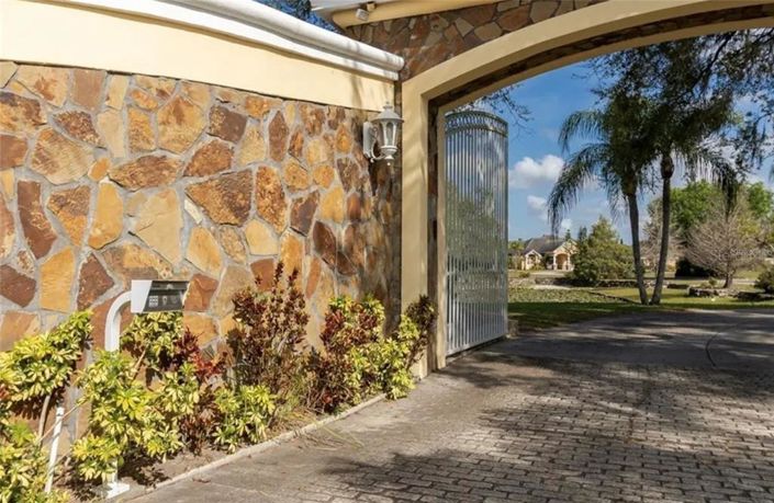 Image No.11-5 Bed Property for sale