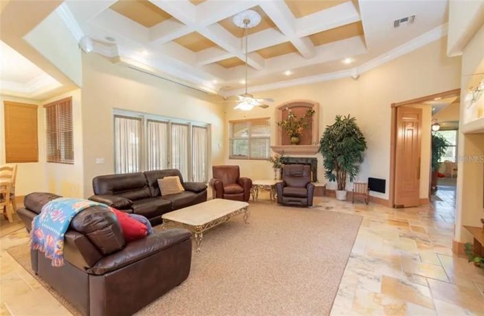 Image No.19-5 Bed Property for sale