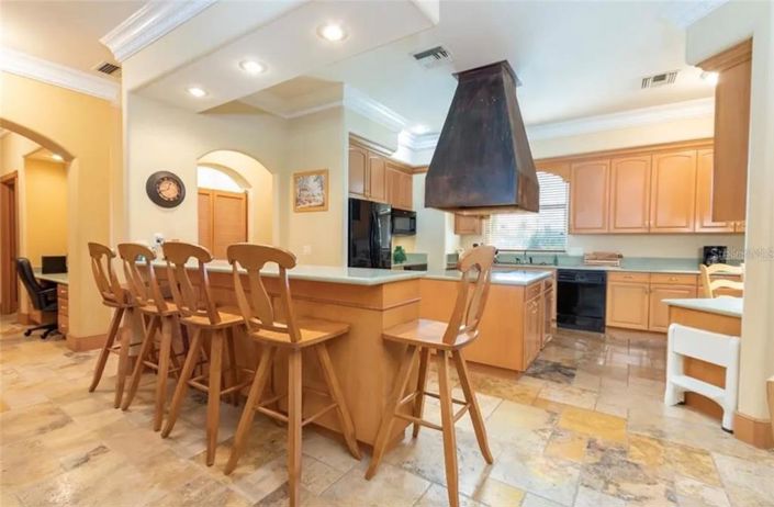 Image No.20-5 Bed Property for sale