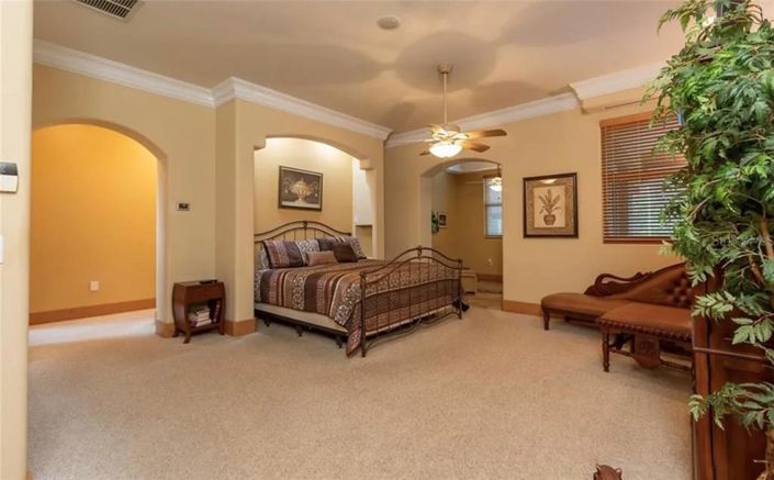 Image No.24-5 Bed Property for sale