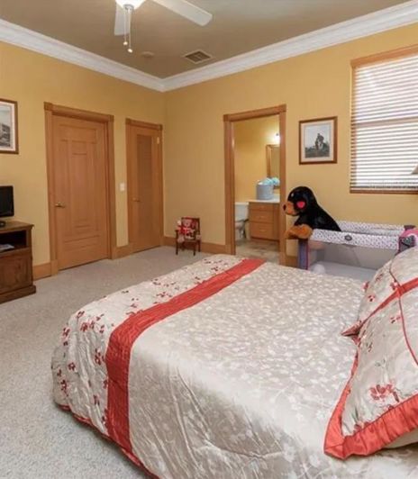 Image No.30-5 Bed Property for sale