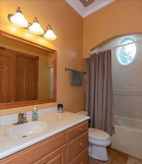 Image No.32-5 Bed Property for sale