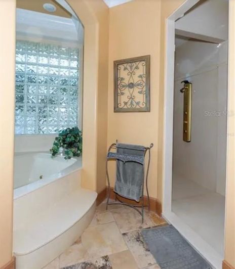 Image No.38-5 Bed Property for sale