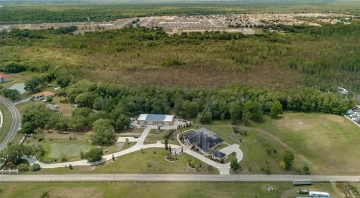 Image No.55-5 Bed Property for sale