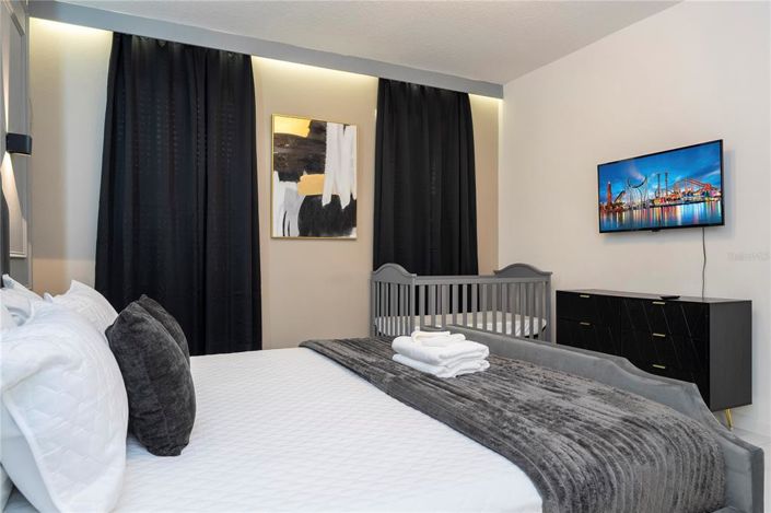 Image No.12-9 Bed Property for sale