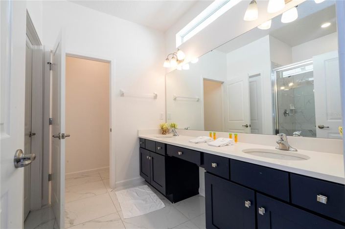 Image No.13-9 Bed Property for sale