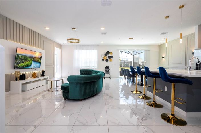 Image No.15-9 Bed Property for sale