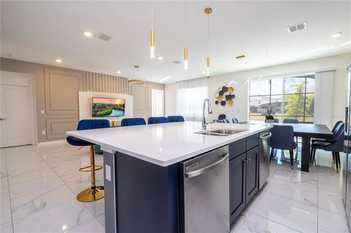 Image No.17-9 Bed Property for sale