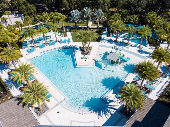 Image No.72-9 Bed Property for sale