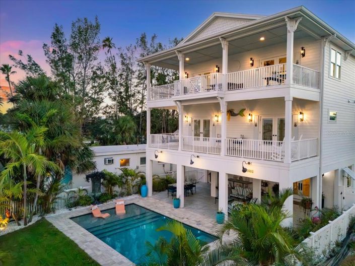 Image No.1-4 Bed Property for sale