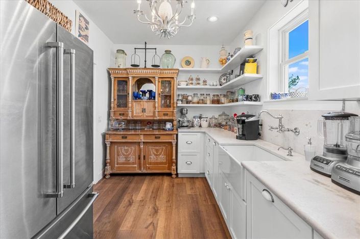 Image No.12-4 Bed Property for sale