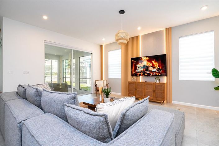 Image No.21-6 Bed Property for sale