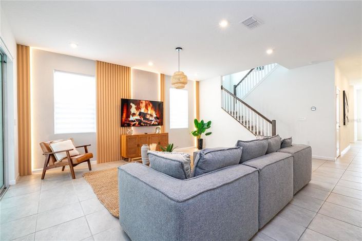 Image No.30-6 Bed Property for sale