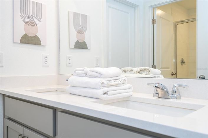 Image No.68-6 Bed Property for sale