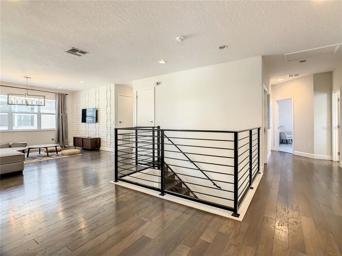 Image No.25-9 Bed Property for sale