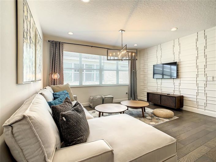 Image No.32-9 Bed Property for sale