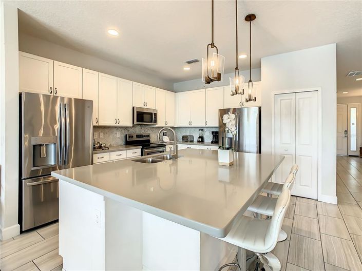 Image No.6-9 Bed Property for sale