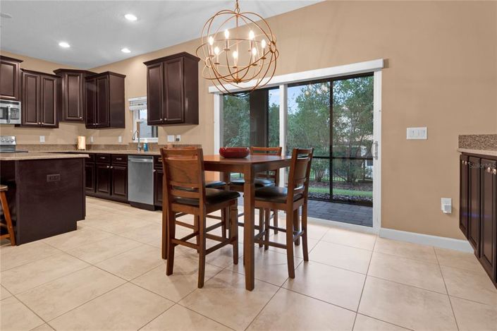 Image No.12-5 Bed Property for sale