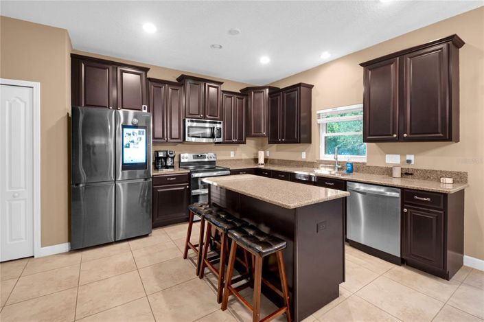 Image No.2-5 Bed Property for sale