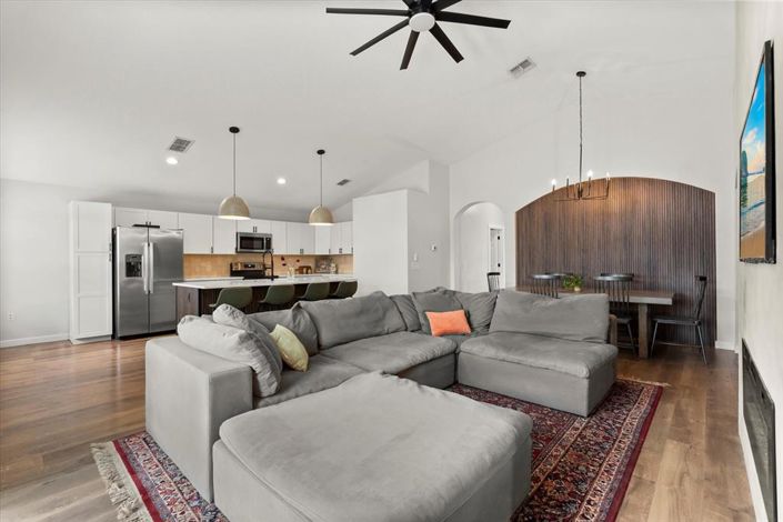 Image No.3-4 Bed Property for sale