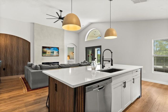 Image No.6-4 Bed Property for sale