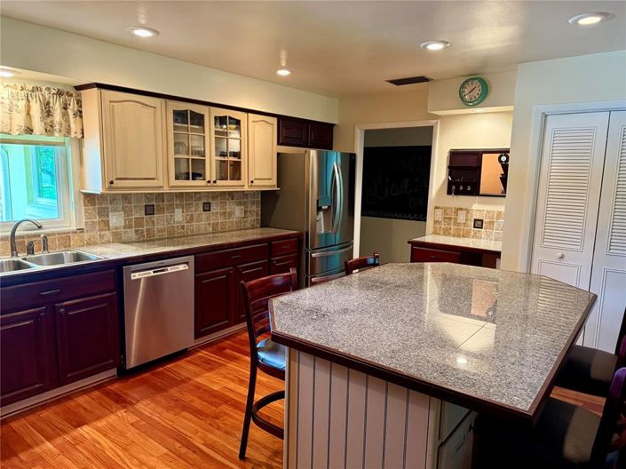 Image No.8-3 Bed Property for sale