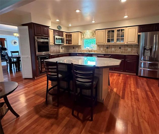 Image No.9-3 Bed Property for sale