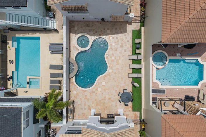 Image No.68-5 Bed Property for sale