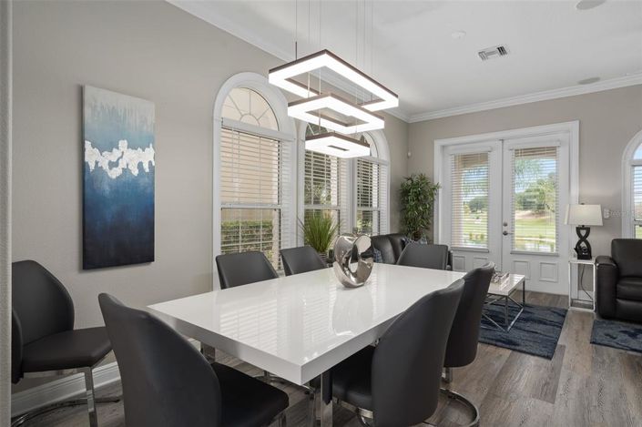 Image No.8-5 Bed Property for sale