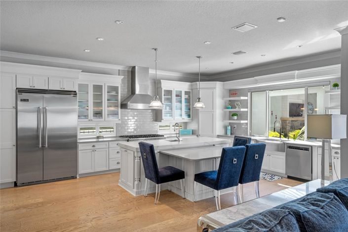 Image No.14-4 Bed Property for sale