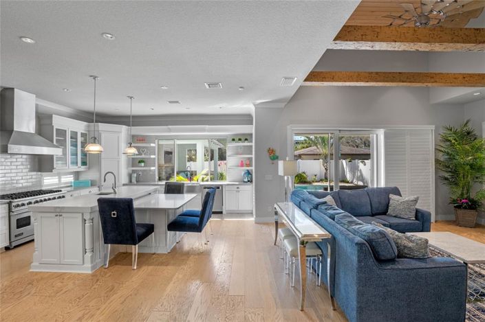 Image No.15-4 Bed Property for sale