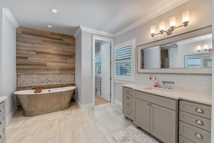 Image No.30-4 Bed Property for sale