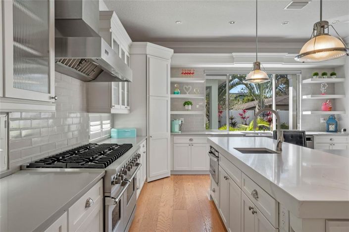 Image No.72-4 Bed Property for sale