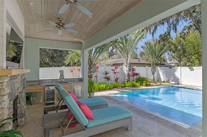 Image No.87-4 Bed Property for sale