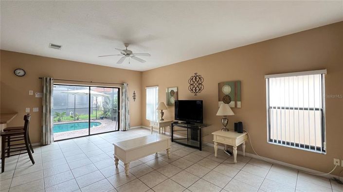 Image No.18-6 Bed Property for sale