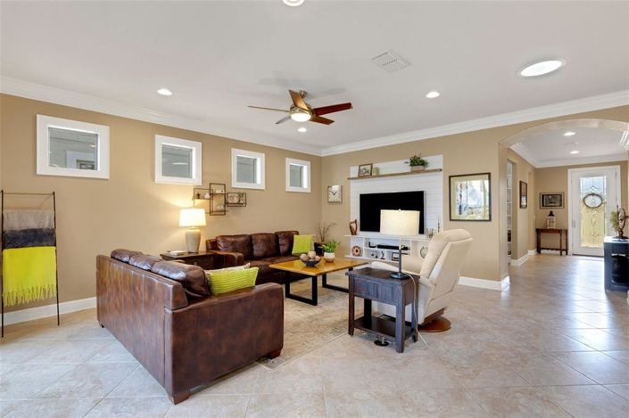 Image No.9-2 Bed Property for sale