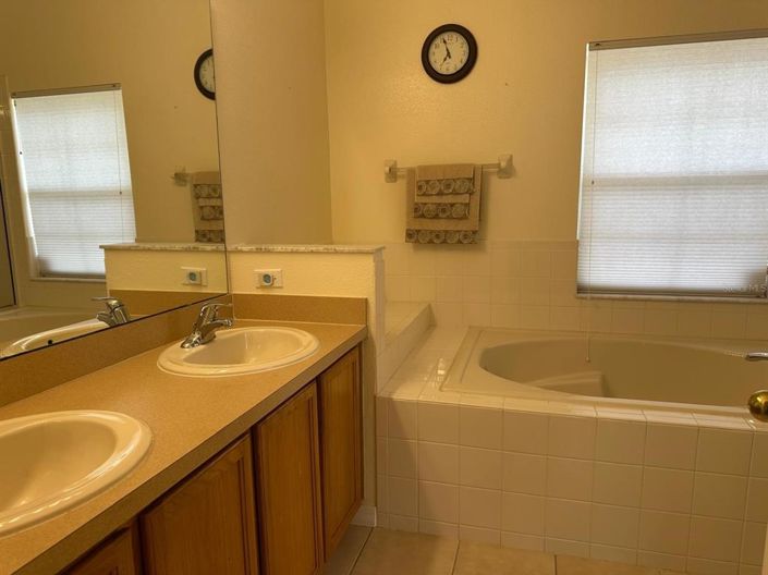 Image No.25-3 Bed Property for sale