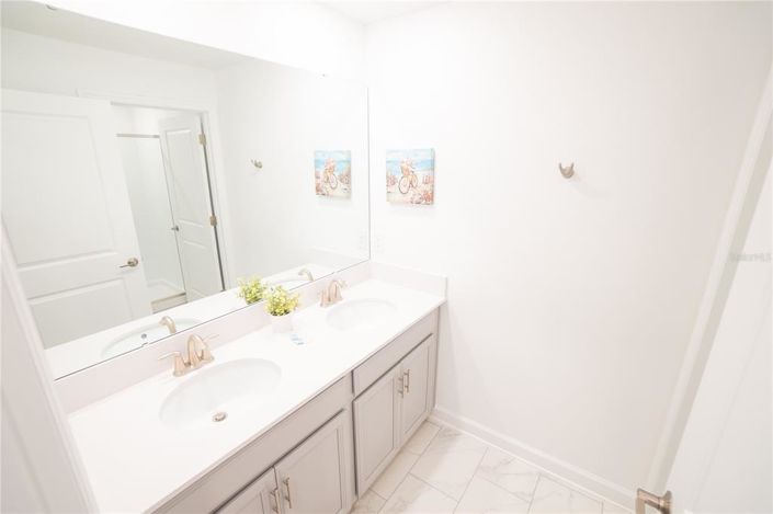 Image No.48-4 Bed Townhouse for sale