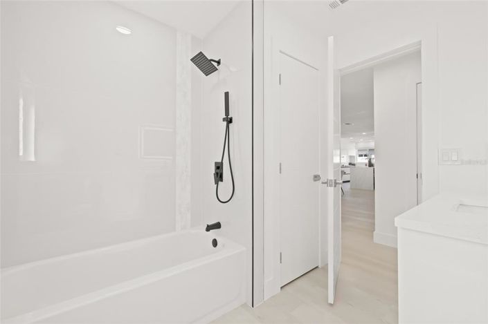 Image No.29-3 Bed Property for sale