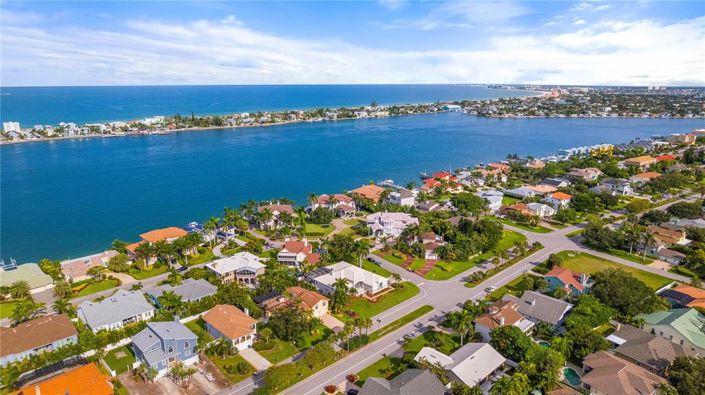 Image No.6-Propriété de 5 chambres à vendre à Floride