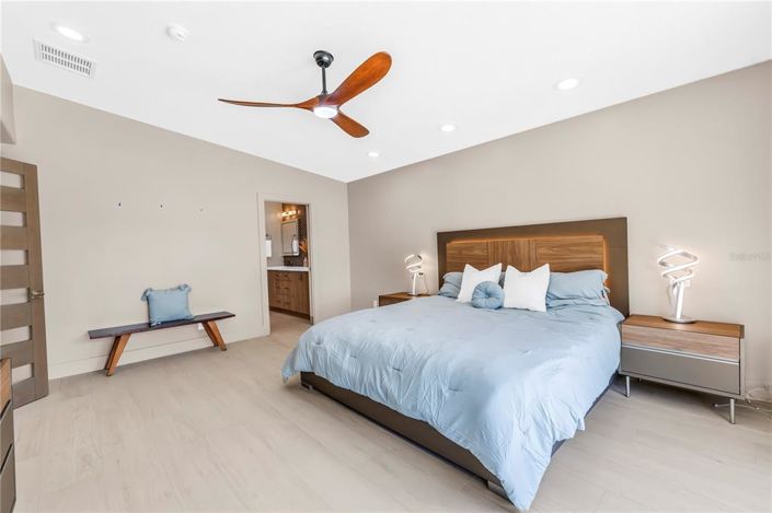 Image No.34-3 Bed Property for sale