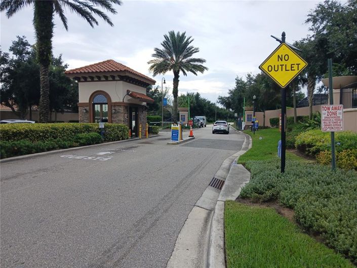 Image No.100-5 Bed Property for sale