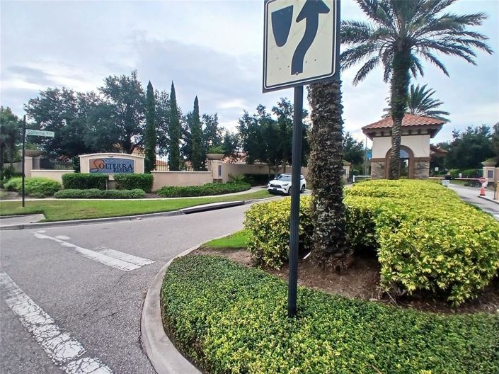 Image No.98-5 Bed Property for sale