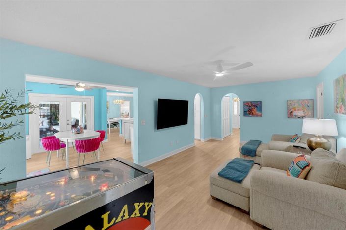 Image No.12-3 Bed Property for sale