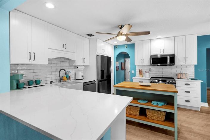 Image No.17-3 Bed Property for sale