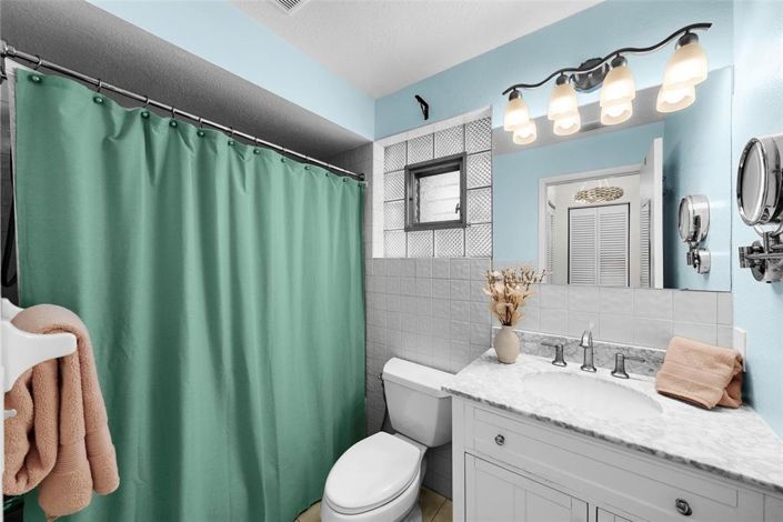 Image No.26-3 Bed Property for sale