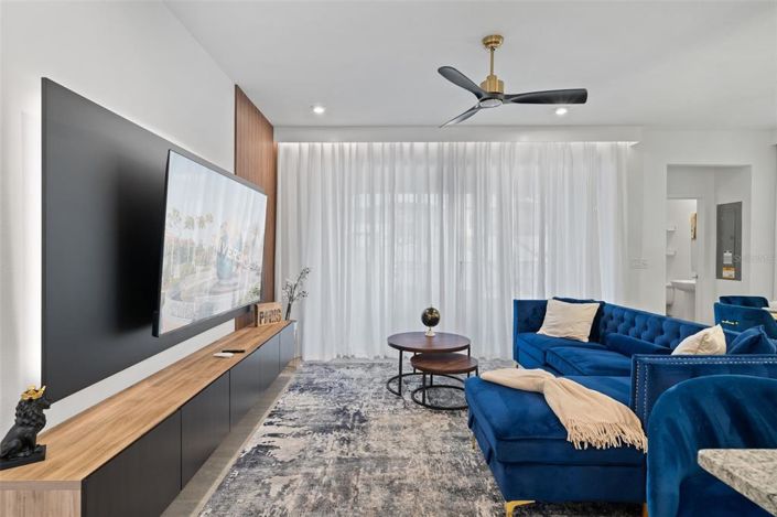 Image No.17-6 Bed Townhouse for sale